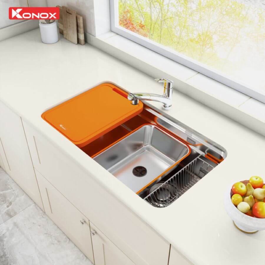 phoi-canh-chau-rua-bat-inox-1-ho-be-mat-min-Konox-R50-Tari-8047SU-2-800×800