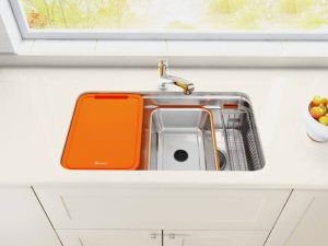 phoi-canh-chau-rua-bat-inox-1-ho-be-mat-min-Konox-R50-Tari-8047SU-800×800