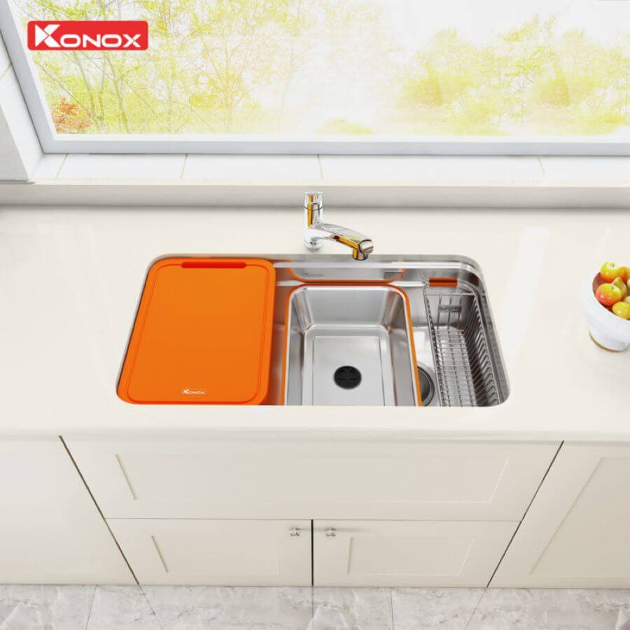 phoi-canh-chau-rua-bat-inox-1-ho-be-mat-min-Konox-R50-Tari-8047SU-800×800